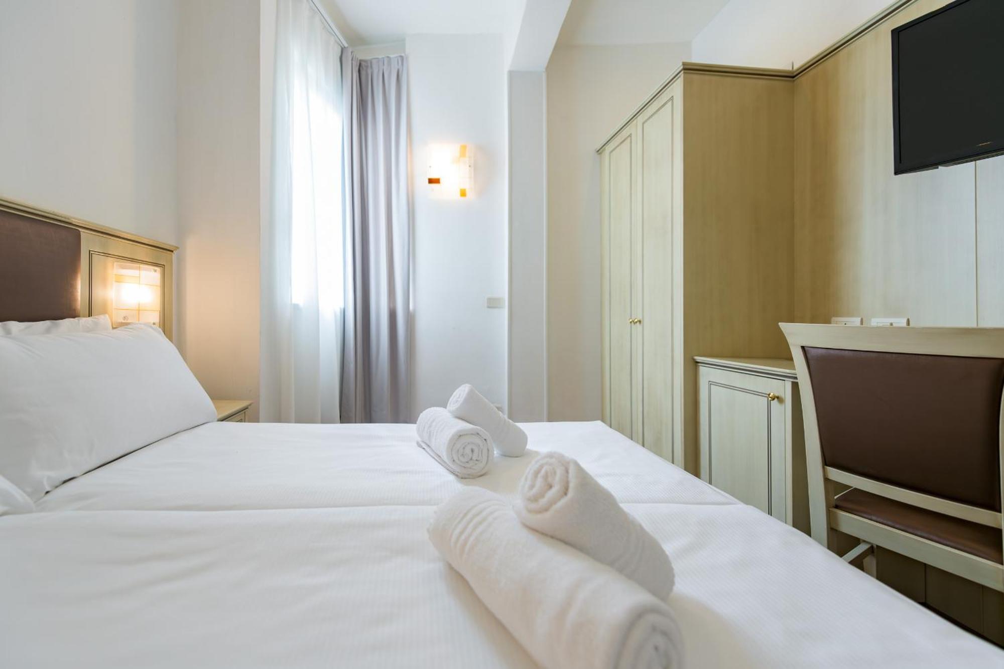 Hotel Sogno Del Benaco Limone sul Garda Rum bild